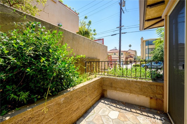 345 W Loraine Street, Glendale CA: https://media.crmls.org/medias/908f8d72-e6c9-4b6a-b9ce-684064eeba65.jpg