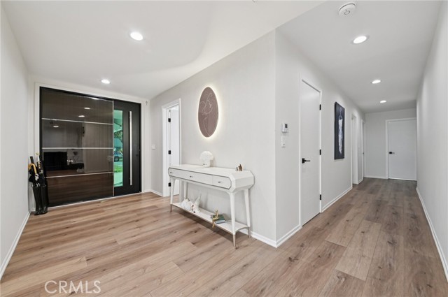 Detail Gallery Image 4 of 31 For 15937 Londelius St, North Hills,  CA 91343 - 3 Beds | 3 Baths