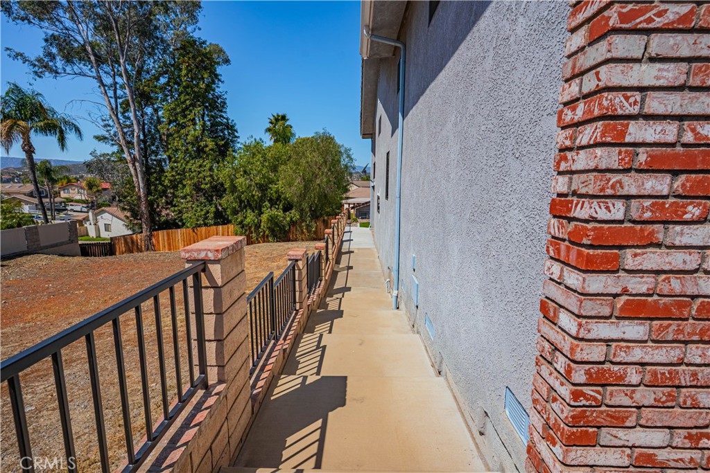 https://media.crmls.org/medias/90918954-6206-40d4-afbb-0c96da22c7ce.jpg?preset=X-Large