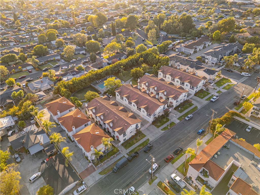 https://media.crmls.org/medias/9092440e-710f-4fca-b727-def643a275bf.jpg?preset=X-Large
