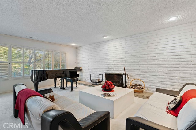 Detail Gallery Image 7 of 42 For 11944 Briarvale, Studio City,  CA 91604 - 5 Beds | 4 Baths