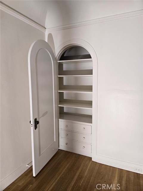 Detail Gallery Image 11 of 27 For 1731 Winona, Hollywood,  CA 90027 - 2 Beds | 1 Baths