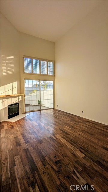 Living Room with 2-story high ceiling, hardwood floor and fireplace