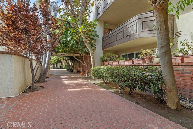 Detail Gallery Image 9 of 54 For 5440 Lindley Ave #316,  Encino,  CA 91316 - 2 Beds | 2 Baths