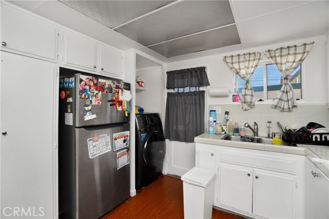 4220 W 165th Street, Lawndale CA: https://media.crmls.org/medias/9093b312-85e3-40c6-a3e9-f99e35039c79.jpg