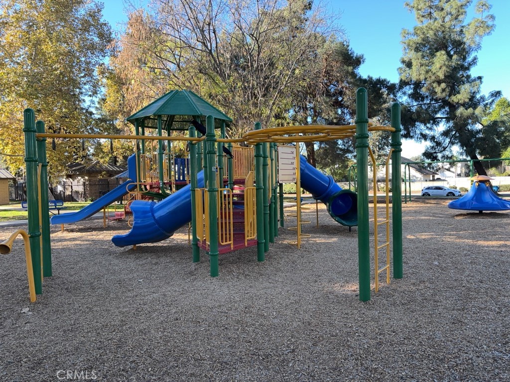 https://media.crmls.org/medias/9093fab9-c201-4736-a285-6dac226e3ddd.jpg?preset=X-Large