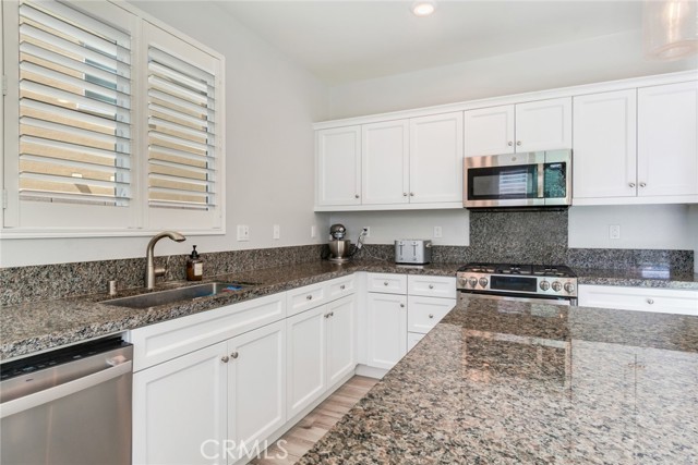 Detail Gallery Image 15 of 30 For 4989 River Ash Way, Fontana,  CA 92336 - 3 Beds | 2/1 Baths