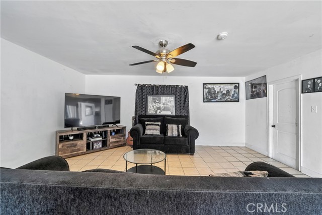 Detail Gallery Image 9 of 22 For 10333 Capistrano Ave, South Gate,  CA 90280 - 2 Beds | 2 Baths