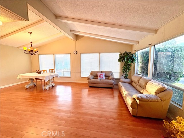 Detail Gallery Image 4 of 40 For 1919 W Coronet Ave #9,  Anaheim,  CA 92801 - 3 Beds | 2 Baths