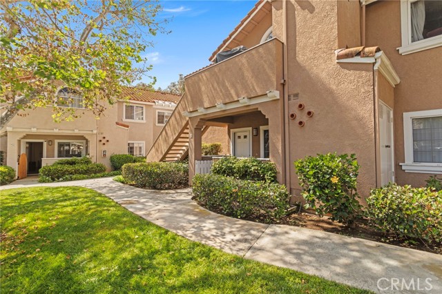 68 Via Terrano, Rancho Santa Margarita CA: https://media.crmls.org/medias/9095292e-e27f-40fd-b702-ba209d9f6933.jpg