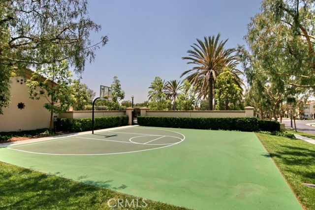 17 Crescent City, Irvine CA: https://media.crmls.org/medias/9095740c-c4c2-49d7-8026-c43397aaf232.jpg