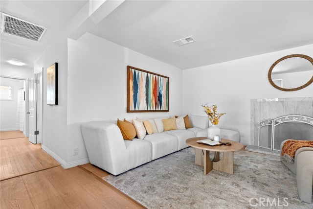Detail Gallery Image 13 of 68 For 6454 Baird Ave, Reseda,  CA 91335 - 4 Beds | 2/1 Baths