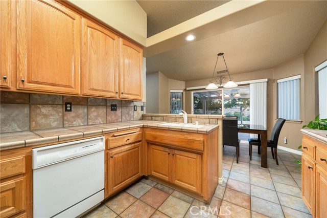 18463 Orange Street, Hesperia CA: https://media.crmls.org/medias/909664e8-5040-4c7f-b486-c7fb319ba265.jpg