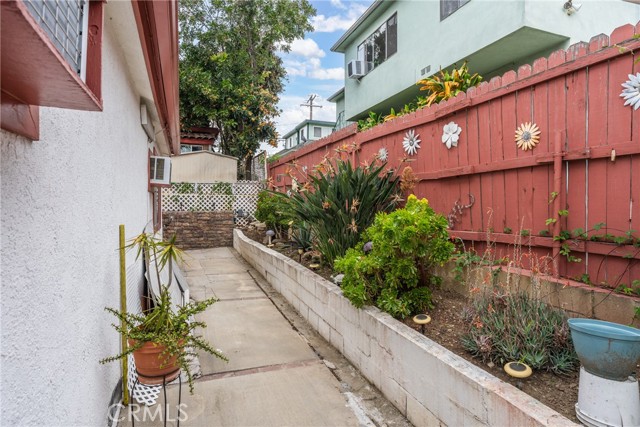 Detail Gallery Image 41 of 49 For 3812 Middlebury, Los Angeles,  CA 90004 - 3 Beds | 2/1 Baths