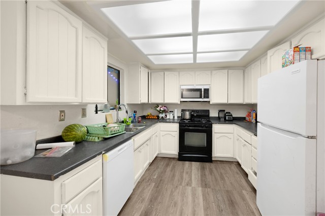 Detail Gallery Image 10 of 28 For 11865 Pecos Rd, Apple Valley,  CA 92308 - 3 Beds | 2 Baths