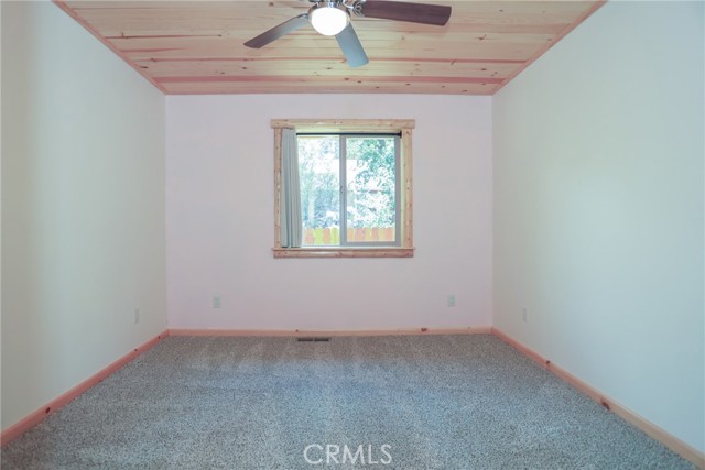 365 Santa Barbara Avenue, Sugarloaf CA: https://media.crmls.org/medias/9096fe0d-44fc-4f3f-a813-58cce2a2884c.jpg