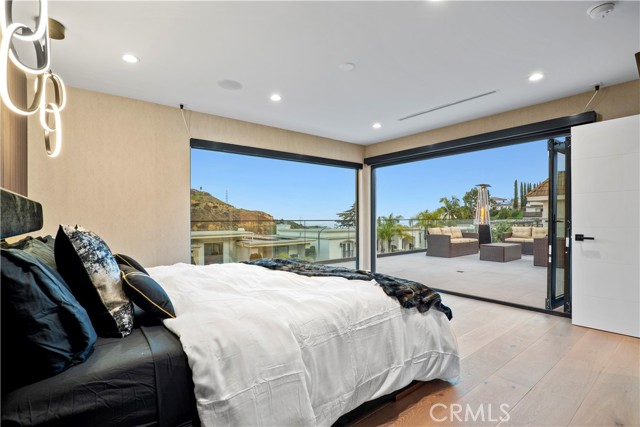 Detail Gallery Image 12 of 30 For 2369 Jupiter Dr, Los Angeles,  CA 90046 - 4 Beds | 4 Baths