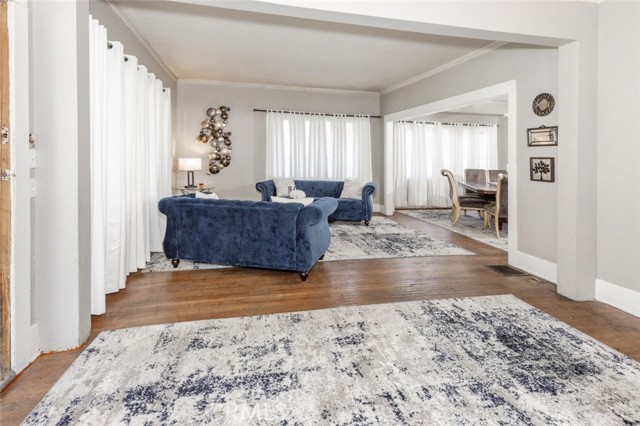 1010 N Madison Avenue, Pasadena CA: https://media.crmls.org/medias/90979ce8-a606-430b-b4b1-d104d8b65777.jpg