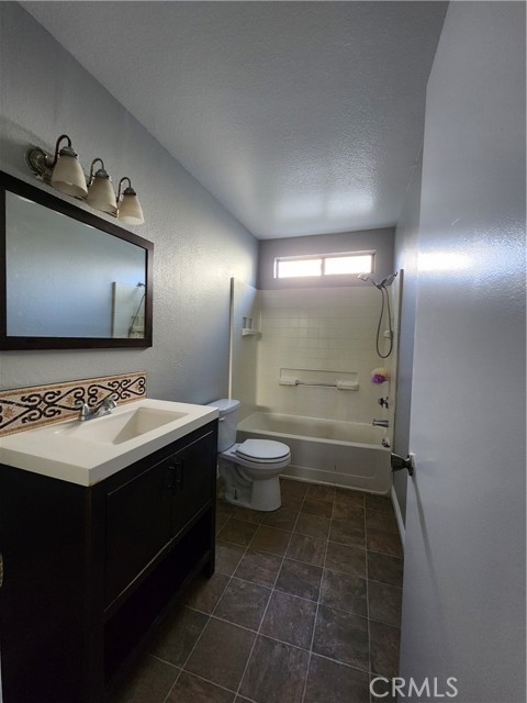 Detail Gallery Image 8 of 17 For 26068 Snow Creek Dr, Menifee,  CA 92586 - 4 Beds | 2 Baths