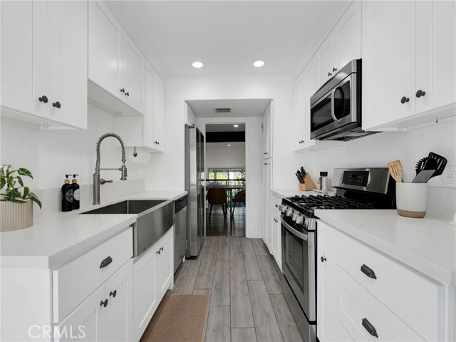 Detail Gallery Image 3 of 27 For 11806 Moorpark #C,  Studio City,  CA 91604 - 4 Beds | 3 Baths