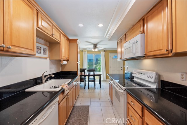 419 N Alice Way, Anaheim CA: https://media.crmls.org/medias/90987451-1857-4555-9f10-1b6322bc221f.jpg