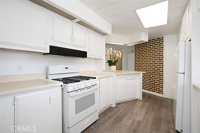 Detail Gallery Image 7 of 26 For 14851 Jeffrey Rd #109,  Irvine,  CA 92618 - 2 Beds | 2 Baths