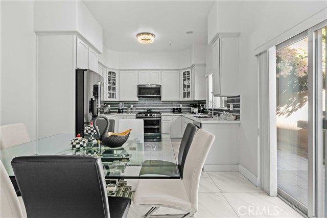 Detail Gallery Image 27 of 69 For 6920 Valmont #5,  Tujunga,  CA 91042 - 4 Beds | 3 Baths