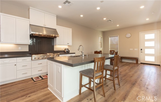 114 Character, Irvine CA: https://media.crmls.org/medias/909b38dd-f433-4187-9367-b53752a68886.jpg