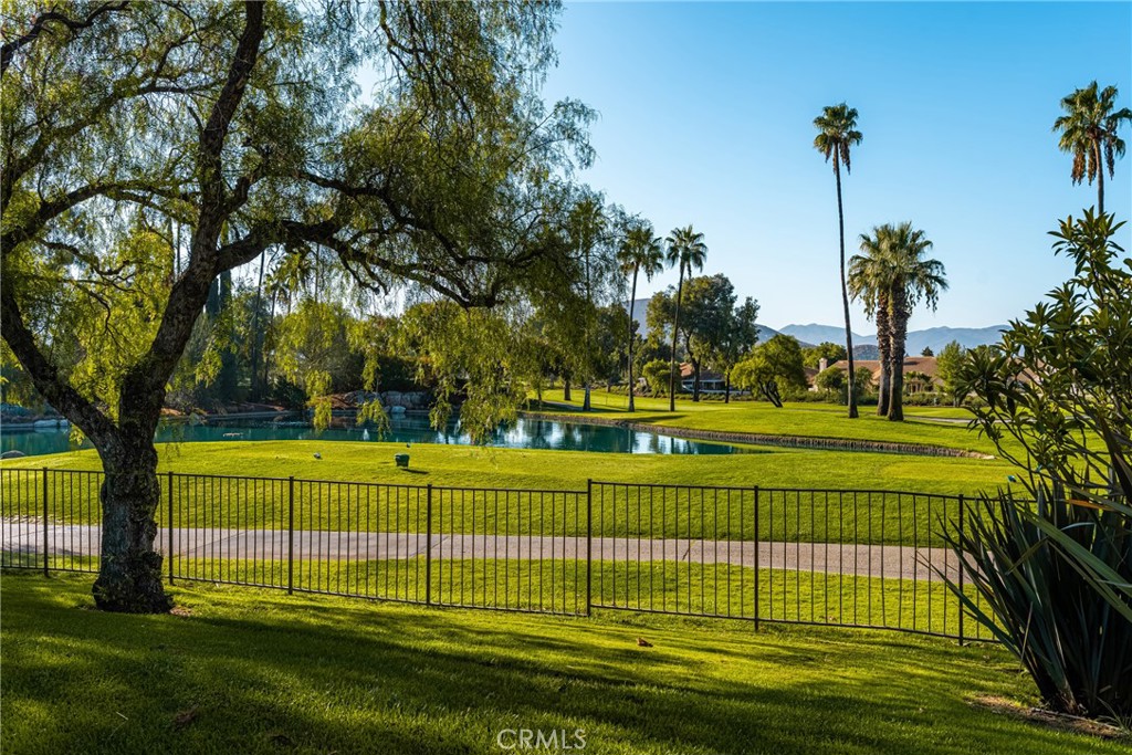 https://media.crmls.org/medias/909c0591-5447-4903-9f19-5c1e1e36d8f7.jpg?preset=X-Large