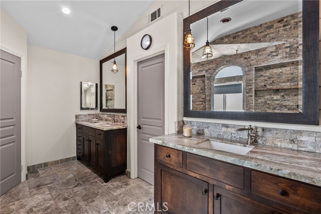 30463 Vineyard Lane, Castaic CA: https://media.crmls.org/medias/909c9266-ff2a-463e-b61e-6bbc359063eb.jpg