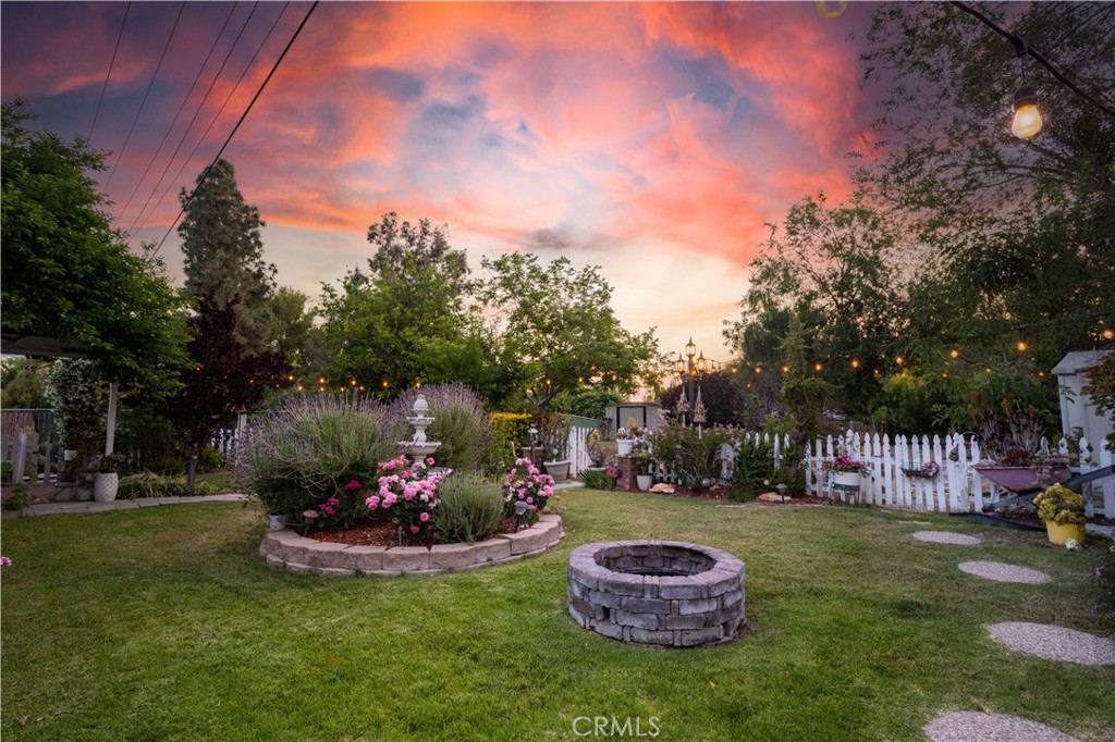 https://media.crmls.org/medias/909cdece-1bb0-412f-8701-3051df341654.jpg?preset=X-Large