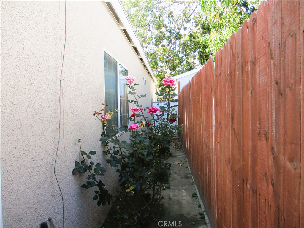 https://media.crmls.org/medias/909d9aa1-ec2f-4822-94c0-4ab4358b88e0.jpg?preset=X-Large