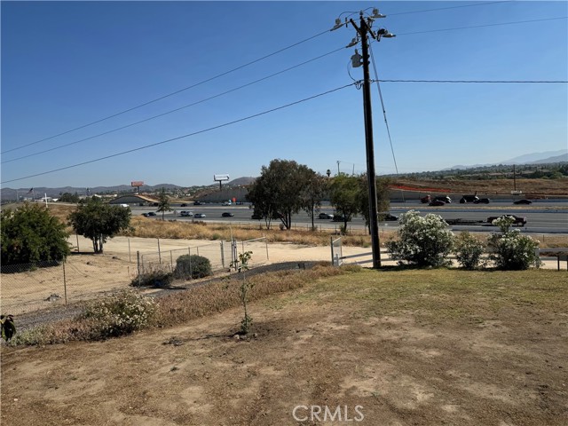 26279 Monroe Avenue, Murrieta CA: https://media.crmls.org/medias/909e0558-cb18-43a2-82b2-9868fd31b40b.jpg