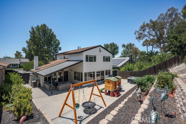 Detail Gallery Image 11 of 34 For 1925 Meadow Brook Ct, Thousand Oaks,  CA 91362 - 4 Beds | 2/1 Baths