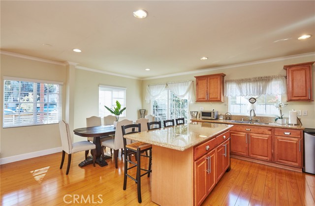 Detail Gallery Image 10 of 33 For 17827 Burbank Bld, Encino,  CA 91316 - 3 Beds | 2 Baths