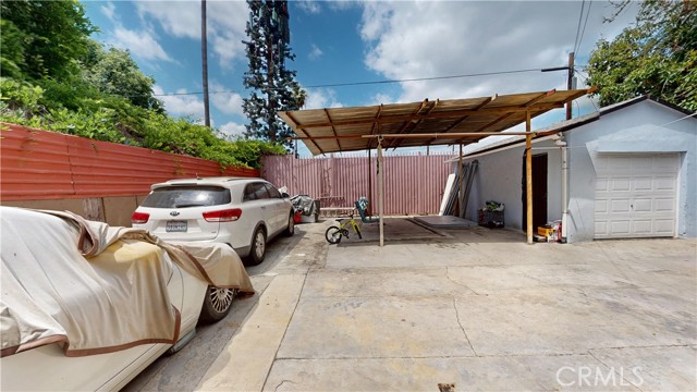 1155 E 58th Drive, Los Angeles CA: https://media.crmls.org/medias/909eb1d1-2d39-4cb6-a02b-26c9f2a5b085.jpg