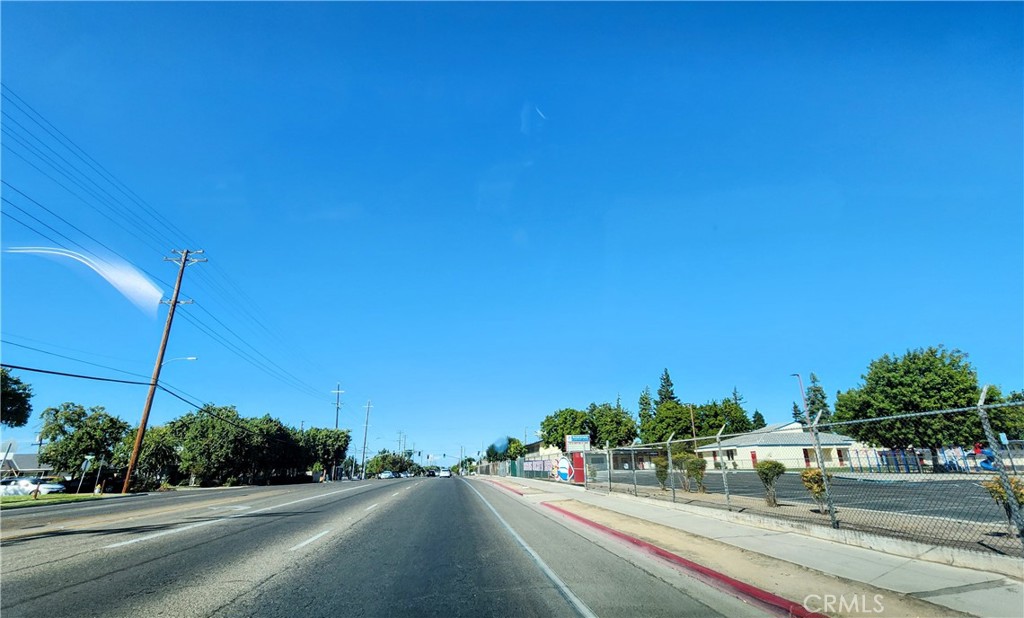 https://media.crmls.org/medias/909eda39-f22b-46c4-9610-97e6fd5ab270.jpg?preset=X-Large