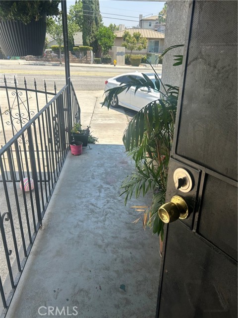 3878 E 1st Street, Los Angeles CA: https://media.crmls.org/medias/909f06c0-f82d-424e-b41f-f04037ec274f.jpg