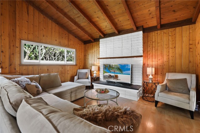 20071 Moontide Circle, Huntington Beach CA: https://media.crmls.org/medias/909f34e1-dd05-434b-ae59-20863cdf47ba.jpg
