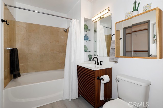 488 E Ocean Boulevard, Long Beach CA: https://media.crmls.org/medias/909f9234-10a2-4852-ac23-1131386b4280.jpg