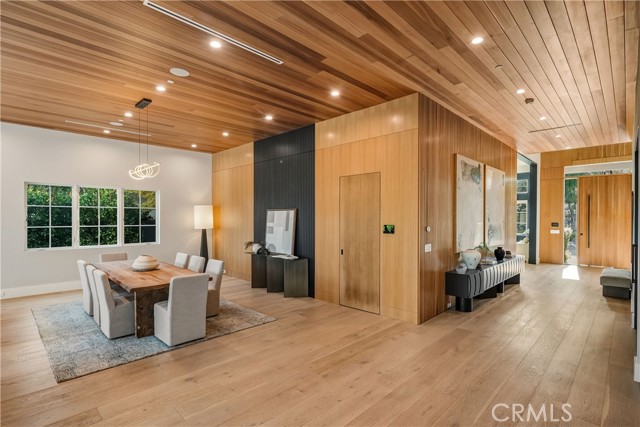 Detail Gallery Image 17 of 56 For 20511 Wells Dr, Woodland Hills,  CA 91364 - 6 Beds | 6/1 Baths