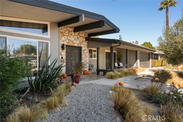 4835 Almidor Avenue, Woodland Hills CA: https://media.crmls.org/medias/90a00df3-551a-4afc-95de-cd3e07b576df.jpg