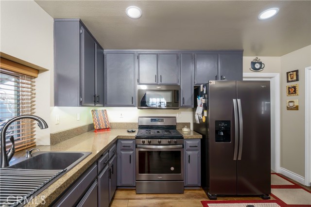 Detail Gallery Image 12 of 39 For 16800 Hidden Creek Dr, Victorville,  CA 92395 - 3 Beds | 2 Baths