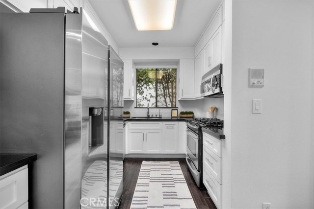 1814 Thayer Avenue, Los Angeles CA: https://media.crmls.org/medias/90a08c67-1a20-42c4-9668-735502d68f78.jpg