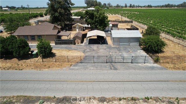 1492 W Sumner Avenue, Fresno CA: https://media.crmls.org/medias/90a16267-22a6-432e-8dae-4afc2f5f03dc.jpg