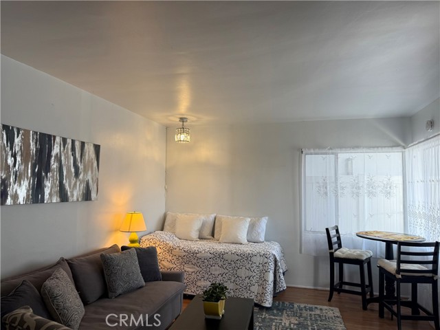 504 1/2 Marigold, Corona del Mar CA: https://media.crmls.org/medias/90a172f7-b456-471e-a519-f8b4645308b1.jpg