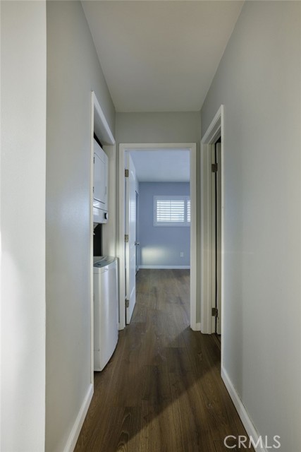 Hallway with the two bedrooms on opposite sides