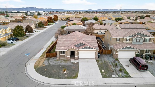 Detail Gallery Image 4 of 38 For 16649 Denham, Victorville,  CA 92395 - 3 Beds | 2 Baths
