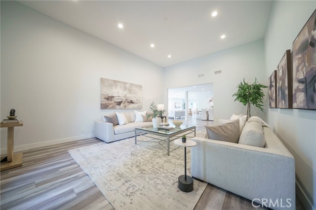 Detail Gallery Image 9 of 57 For 22046 Kinzie St, Chatsworth,  CA 91311 - 3 Beds | 3 Baths