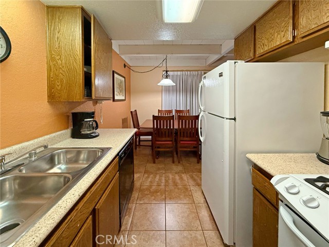 Detail Gallery Image 3 of 9 For 196 114 Rockledge Ln, Lake Arrowhead,  CA 92352 - 2 Beds | 1/1 Baths